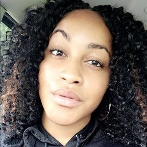 Meet your Posher, Tenisha